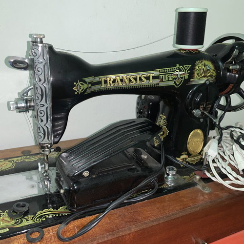 Transist Sewing Machine like new, works well