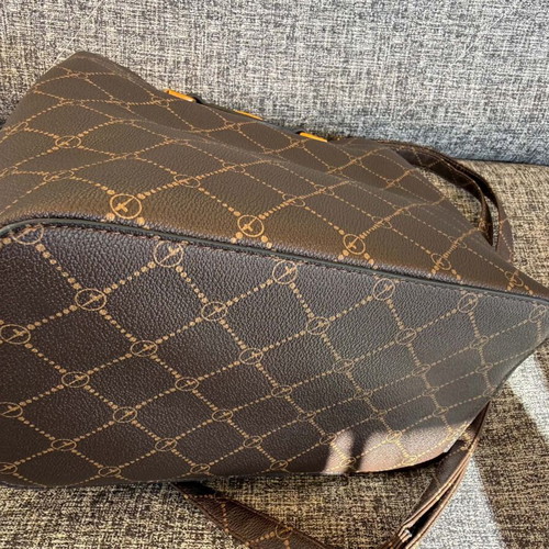 Tamaris shoulder bag like new, brown