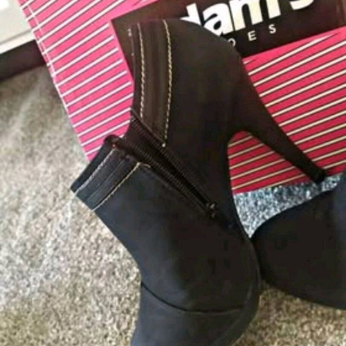 Adam's Shoes women's boots like new, size 38, black