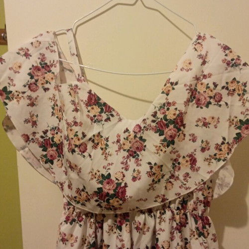 Floral dress like new with ruffles and elastic waist, size S