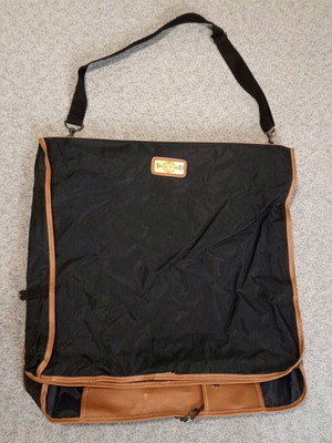 TransWorld folding suit bag like new