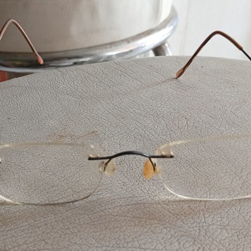 Rimless glasses used, beta titanium alloy, lightweight design