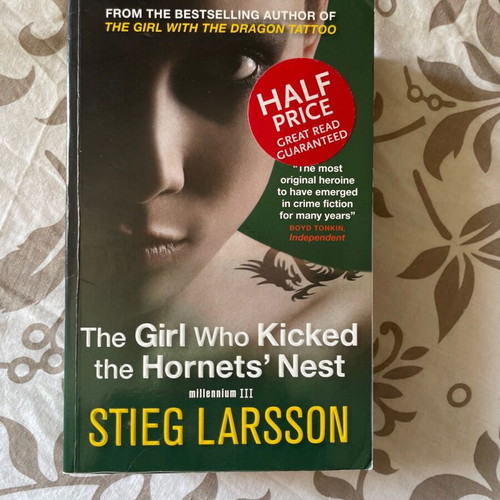 The Girl Who Kicked the Hornets' Nest book like new, English