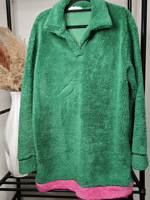 Arpyes Fleece Oversized pullover like new, green with pink trim