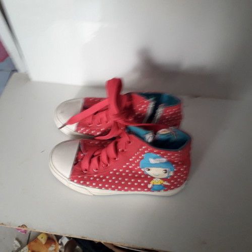 Girls' shoes
