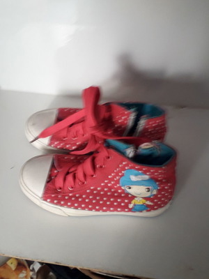 Girls' shoes
