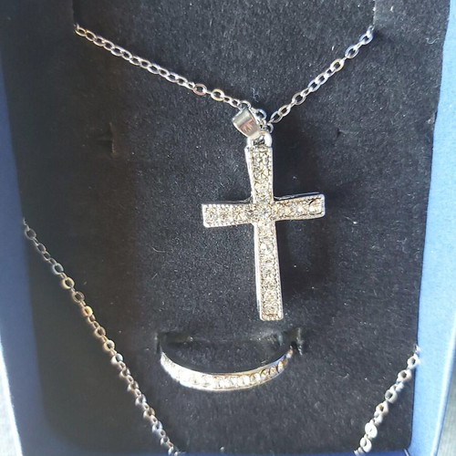 Cross and ring set fo bijoux used