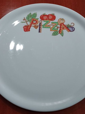 Italian round porcelain pizza platter like new, 30cm diameter