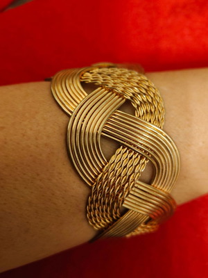 Bracelet new with braided design in gold color