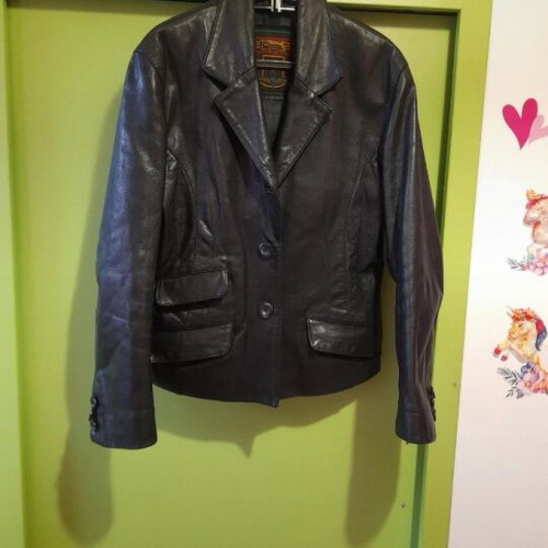 Tomahawk leather women's jacket like new, missing one button