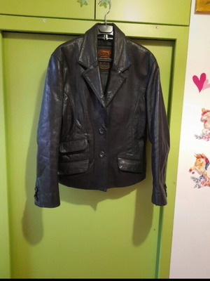 Tomahawk leather women's jacket like new, missing one button