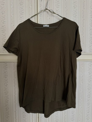 T-shirt Zara γυναικείο με πιο κοντό το μπροστά μέρος, σαν καινούργιο, πράσινο, μέγεθος M