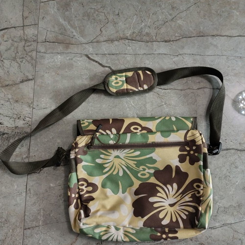 Children's crossbody sports bag like new, green and brown floral