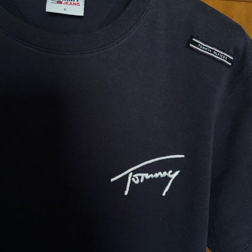 Tommy Hilfiger men's t-shirt like new with minor logo flaw, size S