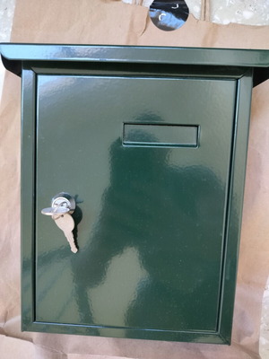 Folder box in excellent condition with keys