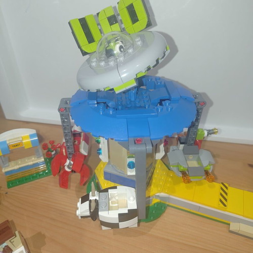 Lego Creator 3-in-1 31095 Fairground Carousel like new