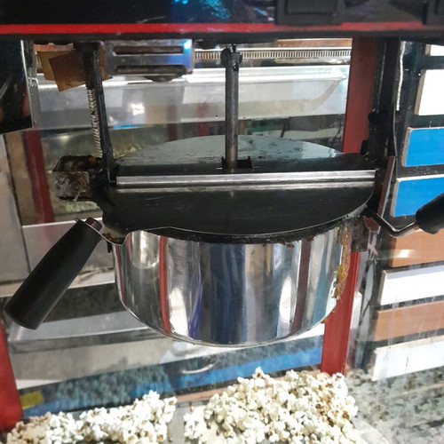 Popcorn machine like new with two spare heating elements