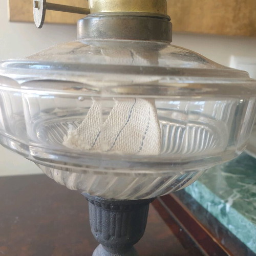 Vintage lamp like new, antimony base, fully functional