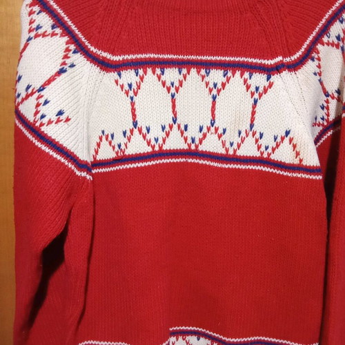 Vintage pullover like new, red with patterns, size M