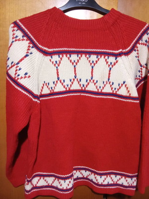Vintage pullover like new, red with patterns, size M