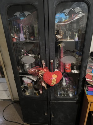 Showcases with 3 shelves and 1 cabinet used