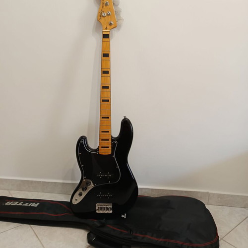 Fender Squier Classic Vibe '70s Jazz Bass left-handed electric bass