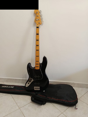 Fender Squier Classic Vibe '70s Jazz Bass left-handed electric bass