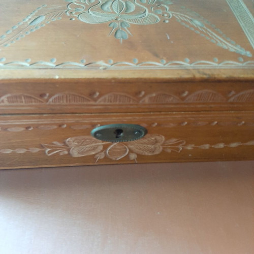 Wooden jewelry box used with carved decorations and red lining
