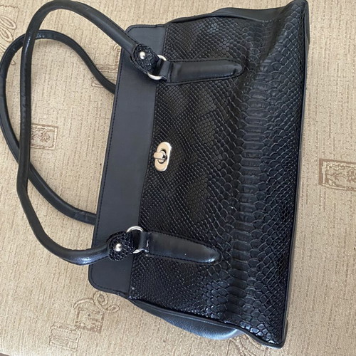 Vintage black shoulder bag with snake print effect