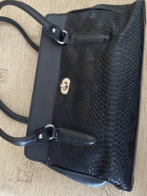 Vintage black shoulder bag with snake print effect