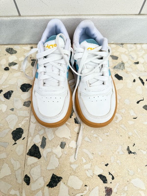 Adidas παιδικά sneakers νούμερο 29 σε άριστη κατάσταση, άσπρα