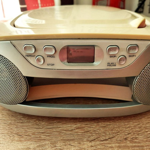 Radio-CD used, radio only with AUX and good sound