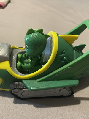 PJ Masks Super Moon Adventure Gekko Rover with figure