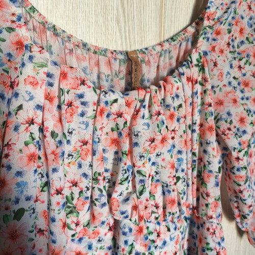 Women's dress with light ruffles, above the knee, like new, size M/L