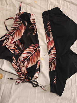Shein bikini set Small used, tropical print and black top