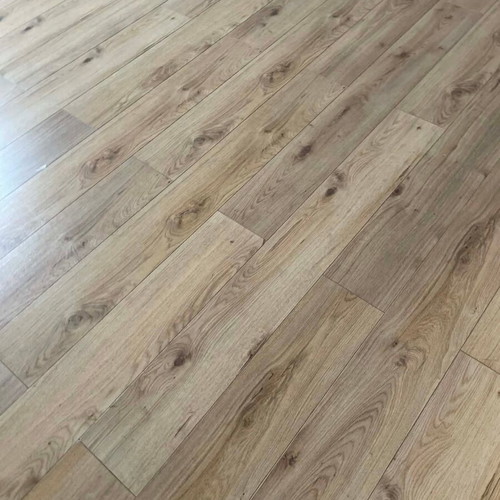 Swiss Krono Millenium Oak 12mm Superior laminate flooring with underlay, like new, 505 sqm