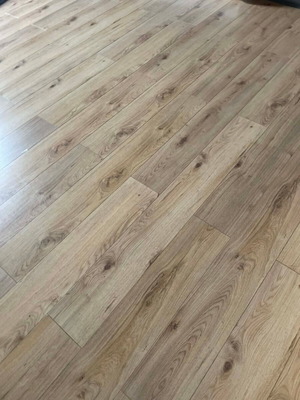 Swiss Krono Millenium Oak 12mm Superior laminate flooring with underlay, like new, 505 sqm