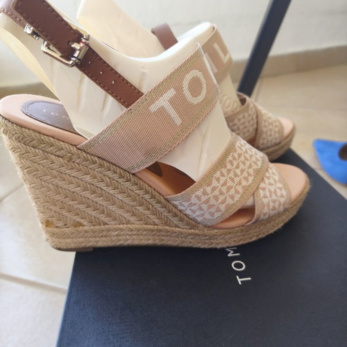 Tommy Hilfiger beige platform sandals like new, size 38