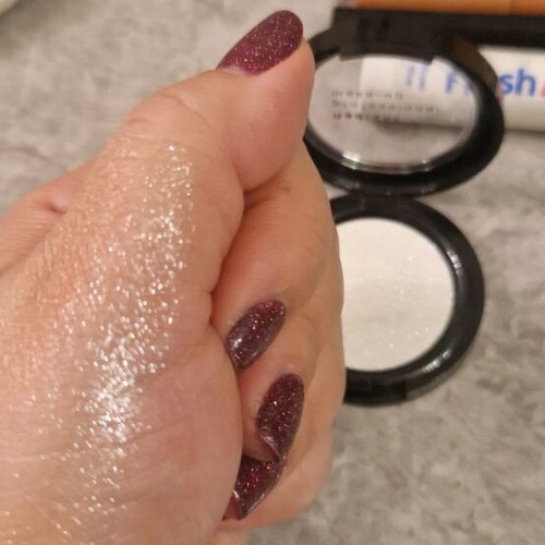 Radiant powder highlighter and moon dust eyeshadow like new