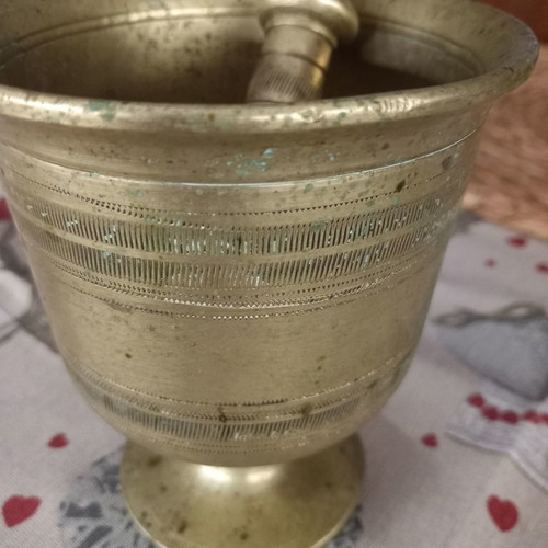 Bronze old mortar used