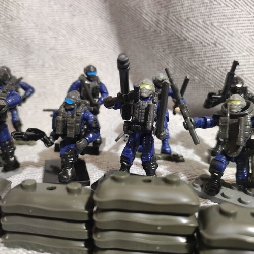 Soldier figures set of 11 used with weapons and bases