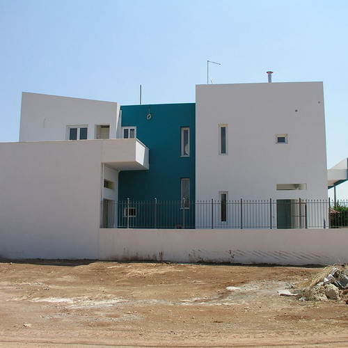Κτίριο αυτόνομο 630 τ.μ. σε 3 επίπεδα κοντά στην Αττική οδό