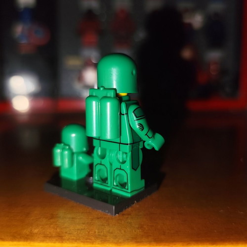 Green Astronaut minifigure with baby and stand, Lepin