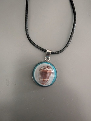 Pendant with real shell