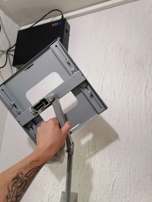 Βάση τηλεόρασης σαν καινούργια