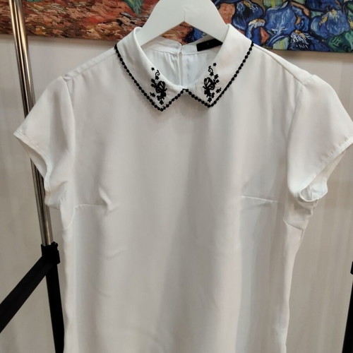 Mohito white women's blouse with black embroidery collar size M