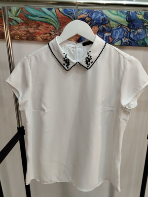 Mohito white women's blouse with black embroidery collar size M