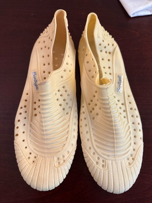 Water shoes used for the sea, size 41, yellow
