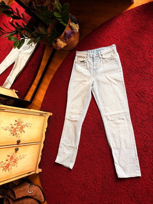 H&M &Denim Vintage Fit High Waist Jeans light blue like new, size 25