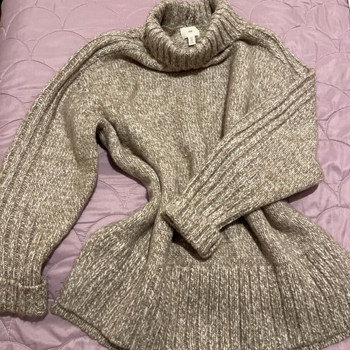 H&M knitted sweater size M like new, beige